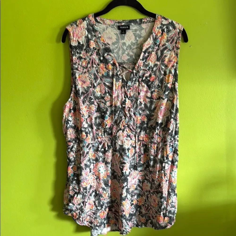 Torrid Multicolor Floral Sleeveless Stretch Top Blouse Torrid Size 1 14/16 1X